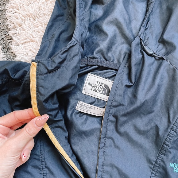 North Face Blue Windbreaker!! - Picture 4 of 9